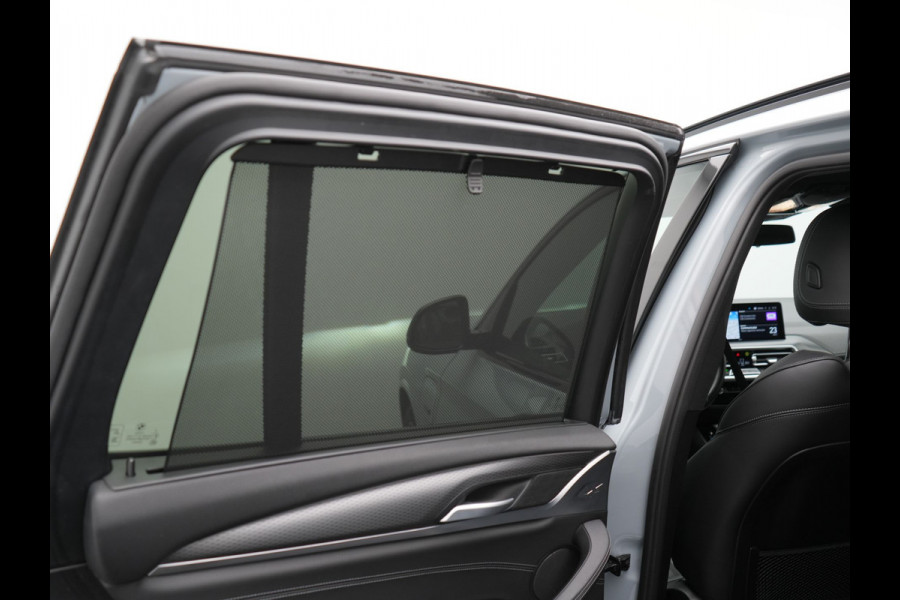 BMW X3 xDrive30e M Sport PHEV 293pk Dealer O.H. | Head Up | Laser LED | 360 Camera | Lederen Sportstoelen Verwarmd | Keyless | Blis | Apple Carplay | Hifi Audio | Sfeerverlichting | Navigatie | DAB | Cruise Control | 20"L.M | Plug In Hybrid |