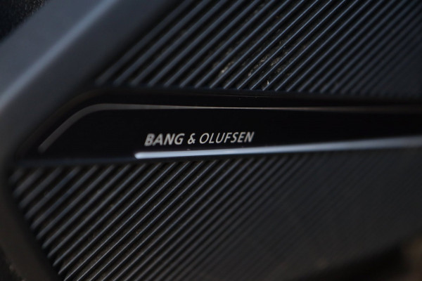 Audi Q5 50 TFSI e quattro S Line / PANODAK / B&O / CAMERA / KEYLESS