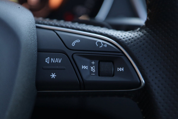 Audi Q5 50 TFSI e quattro S Line / PANODAK / B&O / CAMERA / KEYLESS