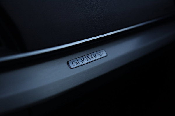 Audi Q5 50 TFSI e quattro S Line / PANODAK / B&O / CAMERA / KEYLESS