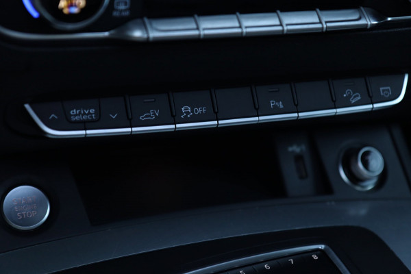 Audi Q5 50 TFSI e quattro S Line / PANODAK / B&O / CAMERA / KEYLESS