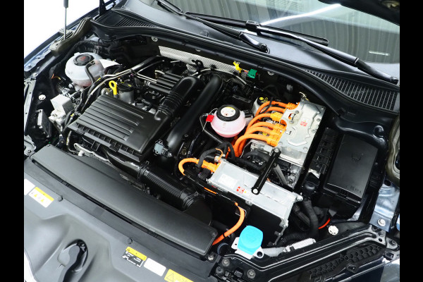 Škoda Superb Combi 1.4 TSI iV Laurin & Klement | Trekhaak | Leder | Canton | 360 | Keyless | Adaptive Cruise | Virtual | Memory | Carplay