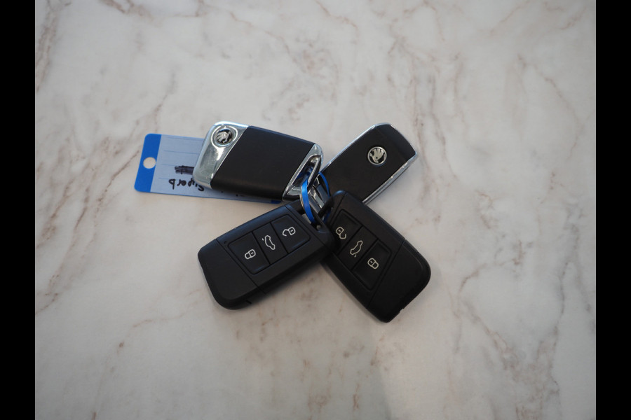 Škoda Superb Combi 1.4 TSI iV Laurin & Klement | Trekhaak | Leder | Canton | 360 | Keyless | Adaptive Cruise | Virtual | Memory | Carplay