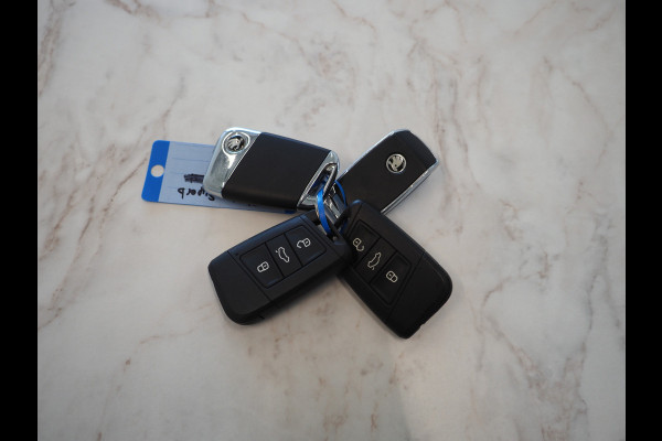 Škoda Superb Combi 1.4 TSI iV Laurin & Klement | Trekhaak | Leder | Canton | 360 | Keyless | Adaptive Cruise | Virtual | Memory | Carplay