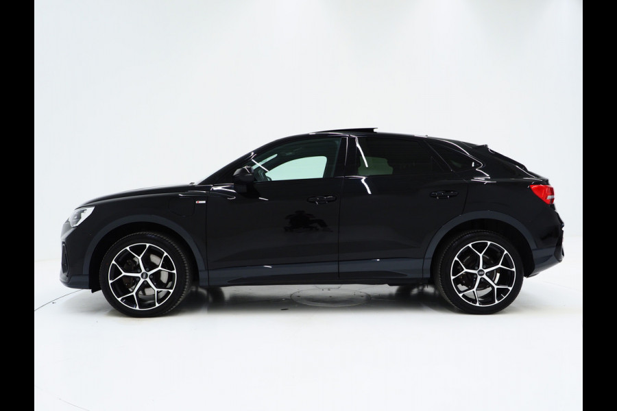 Audi Q3 Sportback 45 TFSI e Full Black | Panoramadak | Leder | Sfeerlicht | Cruise | DAB | Virtual | Donkere Hemel | Carplay