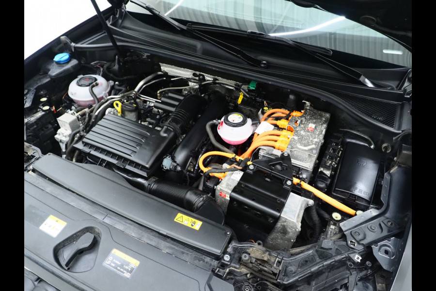 Audi Q3 Sportback 45 TFSI e Full Black | Panoramadak | Leder | Sfeerlicht | Cruise | DAB | Virtual | Donkere Hemel | Carplay