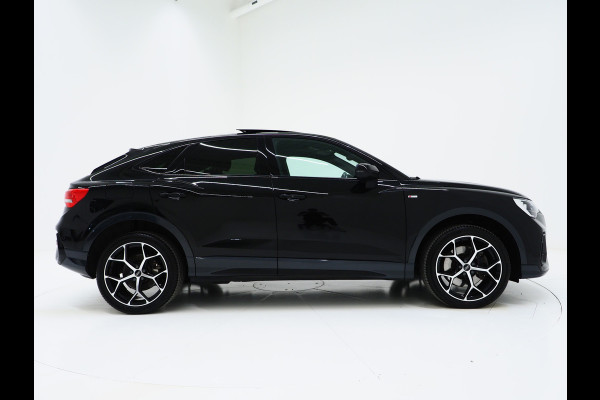Audi Q3 Sportback 45 TFSI e Full Black | Panoramadak | Leder | Sfeerlicht | Cruise | DAB | Virtual | Donkere Hemel | Carplay
