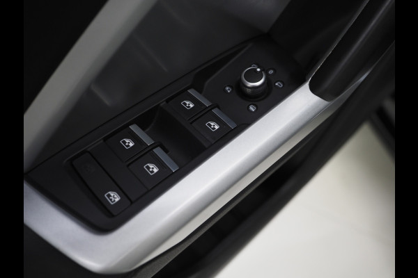 Audi Q3 Sportback 45 TFSI e Full Black | Panoramadak | Leder | Sfeerlicht | Cruise | DAB | Virtual | Donkere Hemel | Carplay