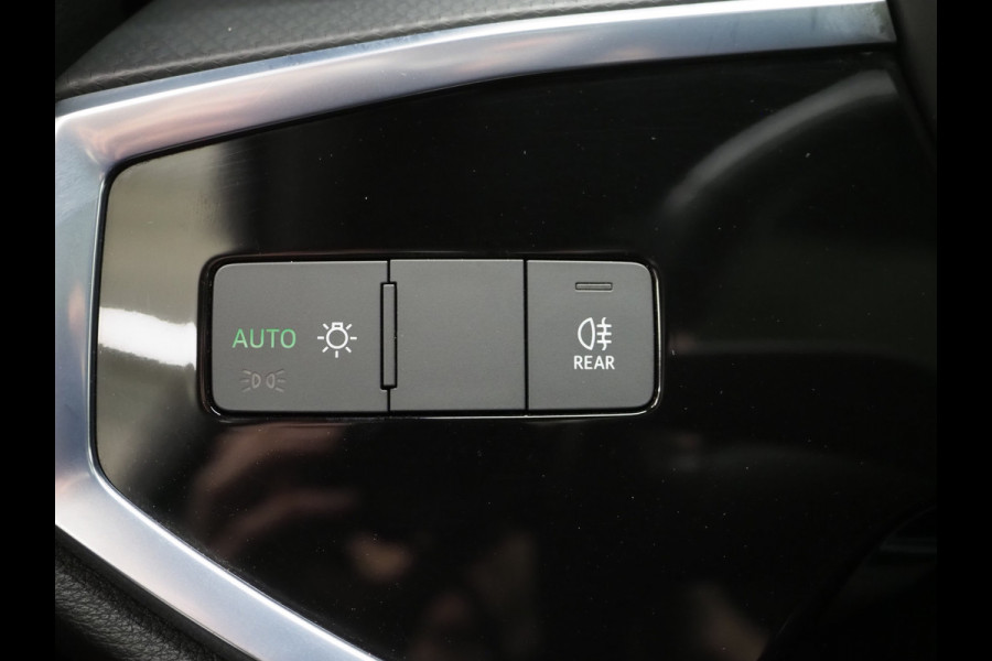 Audi Q3 Sportback 45 TFSI e Full Black | Panoramadak | Leder | Sfeerlicht | Cruise | DAB | Virtual | Donkere Hemel | Carplay