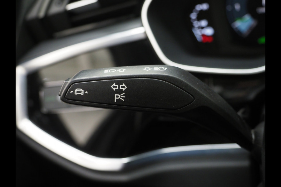 Audi Q3 Sportback 45 TFSI e Full Black | Panoramadak | Leder | Sfeerlicht | Cruise | DAB | Virtual | Donkere Hemel | Carplay