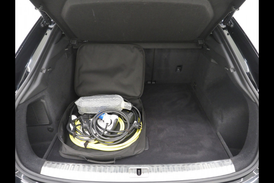 Audi Q3 Sportback 45 TFSI e Full Black | Panoramadak | Leder | Sfeerlicht | Cruise | DAB | Virtual | Donkere Hemel | Carplay