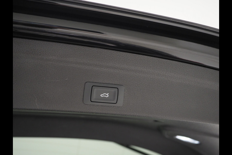 Audi Q3 Sportback 45 TFSI e Full Black | Panoramadak | Leder | Sfeerlicht | Cruise | DAB | Virtual | Donkere Hemel | Carplay