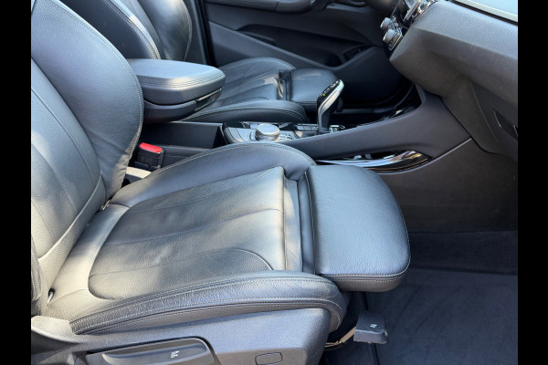 BMW X1 SDrive20i AUTOMAAT 192 pk Orange Sport Edition, lederen sportinterieur,stoelverwarming, elect achterklep, NL auto met nap