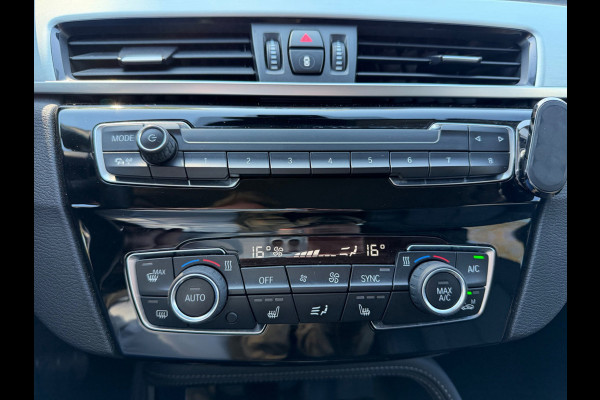 BMW X1 SDrive20i AUTOMAAT 192 pk Orange Sport Edition, lederen sportinterieur,stoelverwarming, elect achterklep, NL auto met nap