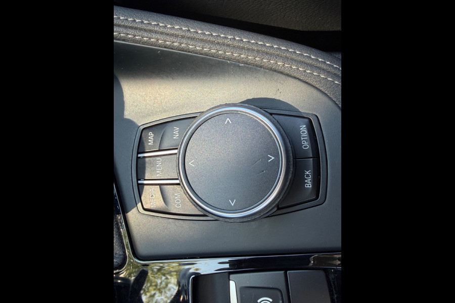 BMW X1 SDrive20i AUTOMAAT 192 pk Orange Sport Edition, lederen sportinterieur,stoelverwarming, elect achterklep, NL auto met nap