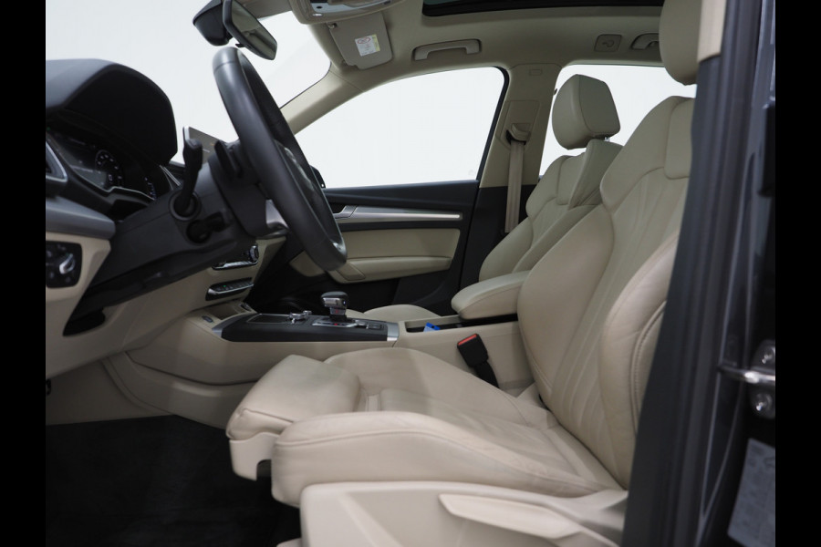 Audi Q5 50 TFSI e quattro | Panoramadak | Leder | Adaptive Cruise | Camera | Virtual | Dodehoek | DAB | Carplay