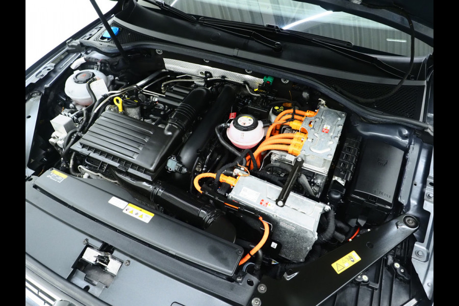 Volkswagen Passat Variant 1.4 TSI PHEV GTE | Panoramadak | Massage | HUD | 360 | Keyless | Adaptive Cruise | Virtual | Carplay