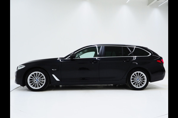 BMW 5 Serie Touring 530e xDrive | LED Grille | Trekhaak | Leder | Adaptive Cruise | HUD | Keyless | Camera | Carplay