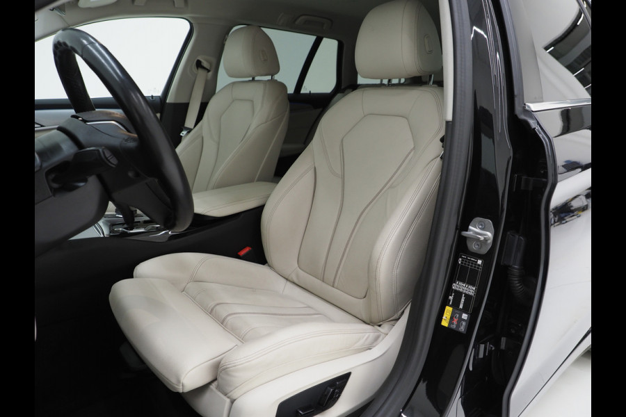 BMW 5 Serie Touring 530e xDrive | LED Grille | Trekhaak | Leder | Adaptive Cruise | HUD | Keyless | Camera | Carplay