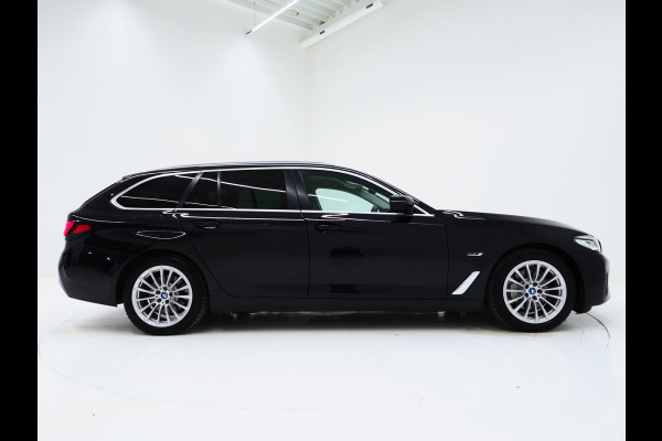 BMW 5 Serie Touring 530e xDrive | LED Grille | Trekhaak | Leder | Adaptive Cruise | HUD | Keyless | Camera | Carplay