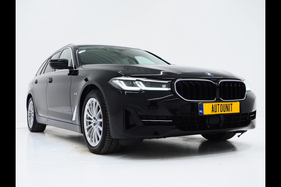 BMW 5 Serie Touring 530e xDrive | LED Grille | Trekhaak | Leder | Adaptive Cruise | HUD | Keyless | Camera | Carplay