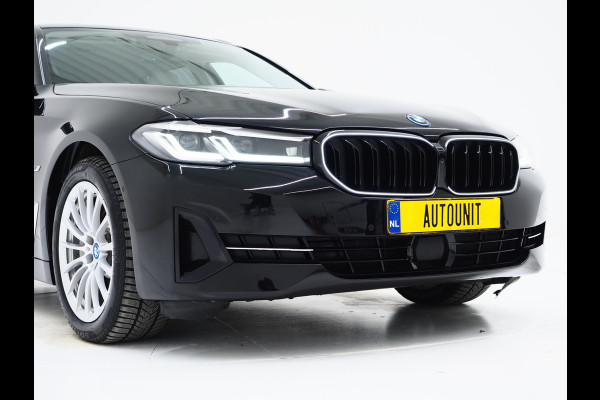 BMW 5 Serie Touring 530e xDrive | LED Grille | Trekhaak | Leder | Adaptive Cruise | HUD | Keyless | Camera | Carplay