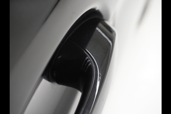 BMW 5 Serie Touring 530e xDrive | LED Grille | Trekhaak | Leder | Adaptive Cruise | HUD | Keyless | Camera | Carplay