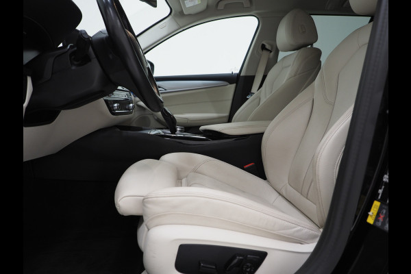 BMW 5 Serie Touring 530e xDrive | LED Grille | Trekhaak | Leder | Adaptive Cruise | HUD | Keyless | Camera | Carplay