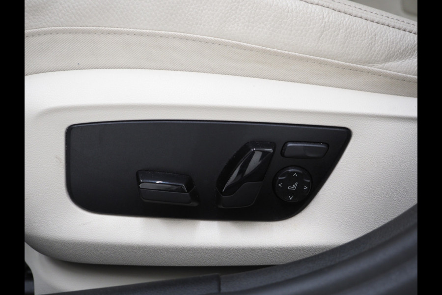 BMW 5 Serie Touring 530e xDrive | LED Grille | Trekhaak | Leder | Adaptive Cruise | HUD | Keyless | Camera | Carplay