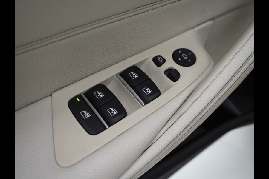 BMW 5 Serie Touring 530e xDrive | LED Grille | Trekhaak | Leder | Adaptive Cruise | HUD | Keyless | Camera | Carplay