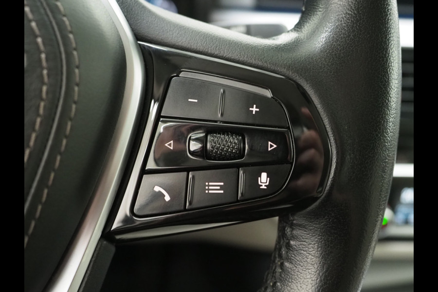 BMW 5 Serie Touring 530e xDrive | LED Grille | Trekhaak | Leder | Adaptive Cruise | HUD | Keyless | Camera | Carplay