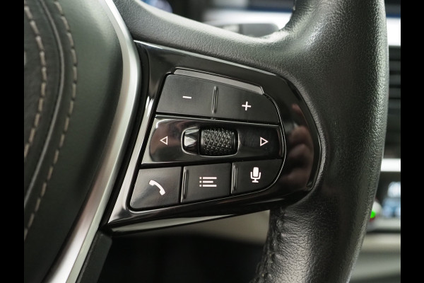 BMW 5 Serie Touring 530e xDrive | LED Grille | Trekhaak | Leder | Adaptive Cruise | HUD | Keyless | Camera | Carplay