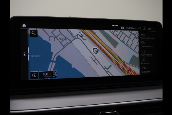 BMW 5 Serie Touring 530e xDrive | LED Grille | Trekhaak | Leder | Adaptive Cruise | HUD | Keyless | Camera | Carplay