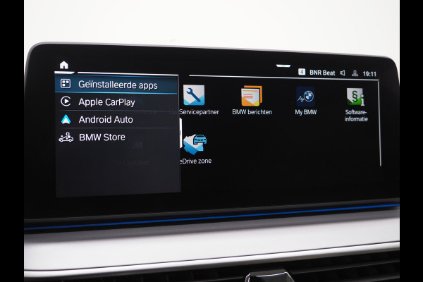 BMW 5 Serie Touring 530e xDrive | LED Grille | Trekhaak | Leder | Adaptive Cruise | HUD | Keyless | Camera | Carplay