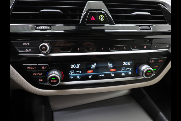 BMW 5 Serie Touring 530e xDrive | LED Grille | Trekhaak | Leder | Adaptive Cruise | HUD | Keyless | Camera | Carplay