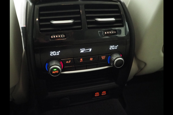 BMW 5 Serie Touring 530e xDrive | LED Grille | Trekhaak | Leder | Adaptive Cruise | HUD | Keyless | Camera | Carplay