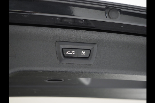 BMW 5 Serie Touring 530e xDrive | LED Grille | Trekhaak | Leder | Adaptive Cruise | HUD | Keyless | Camera | Carplay