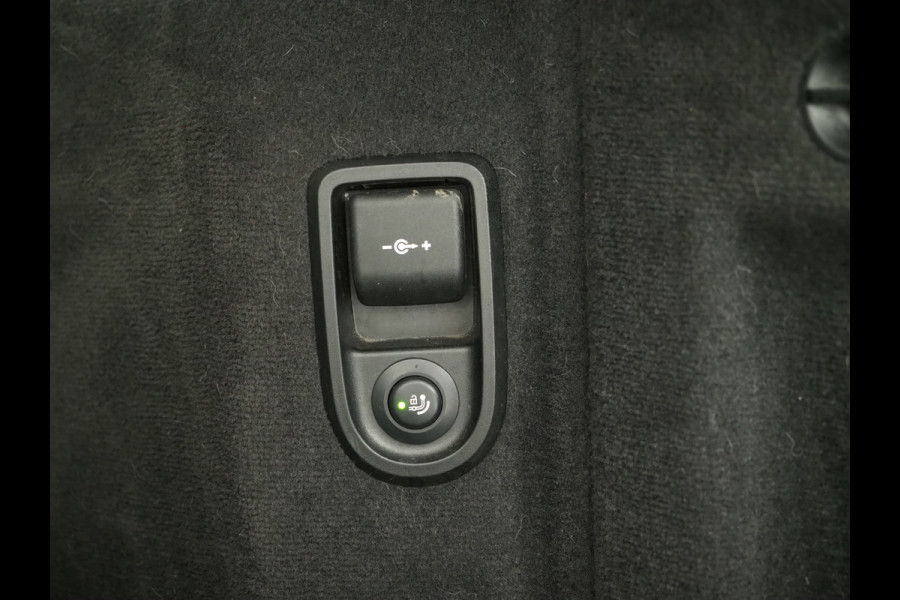 BMW 5 Serie Touring 530e xDrive | LED Grille | Trekhaak | Leder | Adaptive Cruise | HUD | Keyless | Camera | Carplay