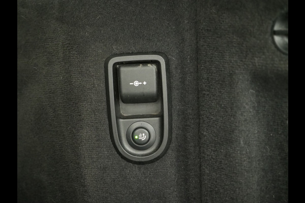 BMW 5 Serie Touring 530e xDrive | LED Grille | Trekhaak | Leder | Adaptive Cruise | HUD | Keyless | Camera | Carplay