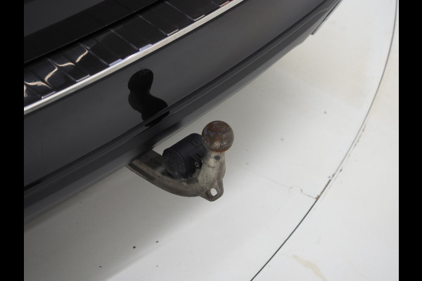 BMW 5 Serie Touring 530e xDrive | LED Grille | Trekhaak | Leder | Adaptive Cruise | HUD | Keyless | Camera | Carplay