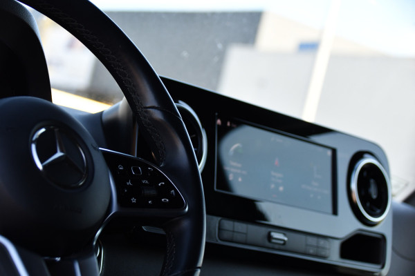 Mercedes-Benz Sprinter 319 V6 3.0 CDI L2H2 DC PB Edition Cruise, 360 Camera, Carplay, LED, 190pk, Virtual, Geveerde stoel, NAVI, Automaat, Uniek!