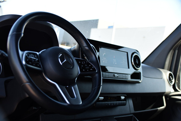 Mercedes-Benz Sprinter 319 V6 3.0 CDI L2H2 DC PB Edition Cruise, 360 Camera, Carplay, LED, 190pk, Virtual, Geveerde stoel, NAVI, Automaat, Uniek!