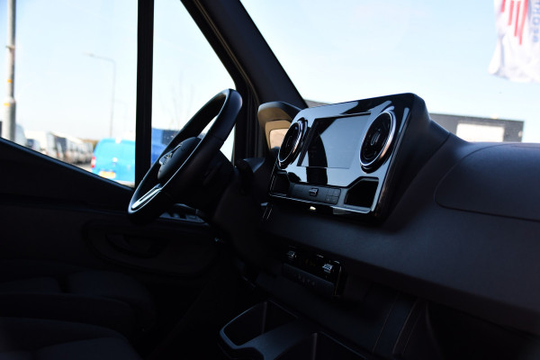 Mercedes-Benz Sprinter 319 V6 3.0 CDI L2H2 DC PB Edition Cruise, 360 Camera, Carplay, LED, 190pk, Virtual, Geveerde stoel, NAVI, Automaat, Uniek!
