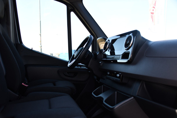 Mercedes-Benz Sprinter 319 V6 3.0 CDI L2H2 DC PB Edition Cruise, 360 Camera, Carplay, LED, 190pk, Virtual, Geveerde stoel, NAVI, Automaat, Uniek!
