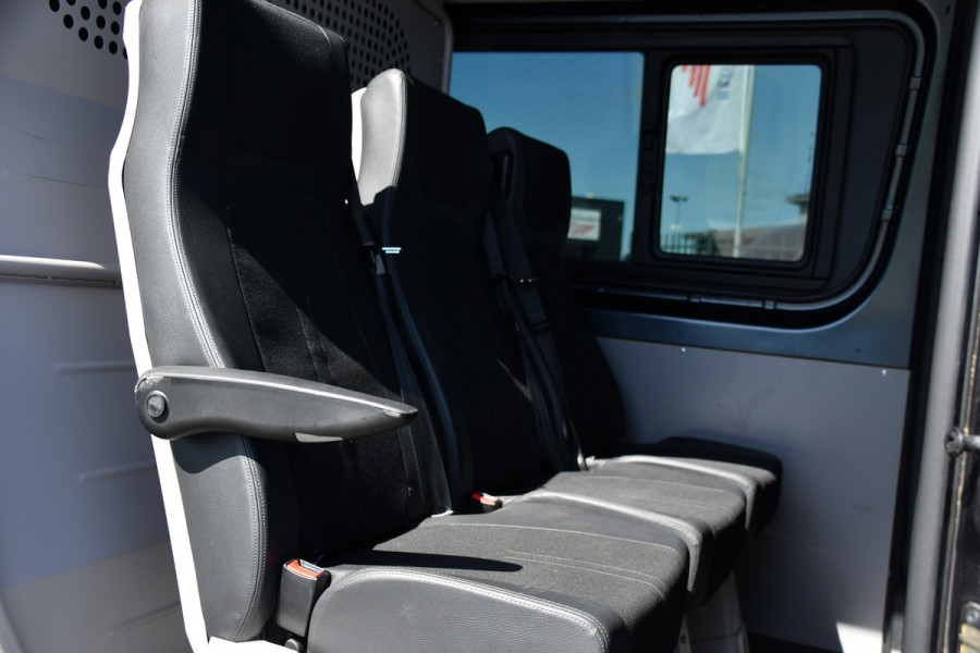 Mercedes-Benz Sprinter 319 V6 3.0 CDI L2H2 DC PB Edition Cruise, 360 Camera, Carplay, LED, 190pk, Virtual, Geveerde stoel, NAVI, Automaat, Uniek!