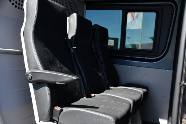 Mercedes-Benz Sprinter 319 V6 3.0 CDI L2H2 DC PB Edition Cruise, 360 Camera, Carplay, LED, 190pk, Virtual, Geveerde stoel, NAVI, Automaat, Uniek!