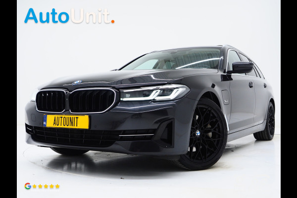 BMW 5 Serie Touring 520e | Panoramadak | LED Grille | Trekhaak | Leder | HUD | 360 | Dodehoek | Sfeerlicht | Memory | Carplay