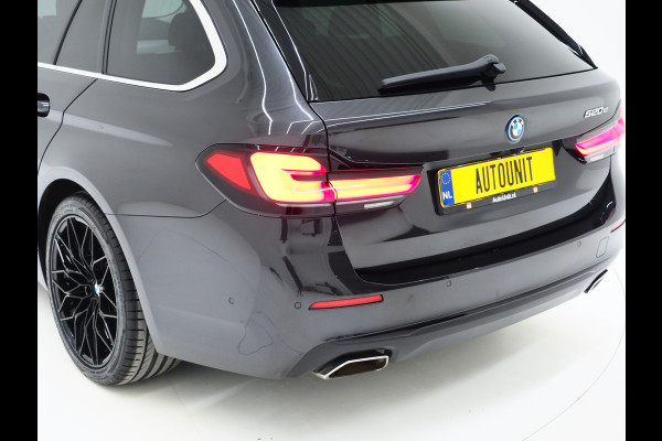 BMW 5 Serie Touring 520e | Panoramadak | LED Grille | Trekhaak | Leder | HUD | 360 | Dodehoek | Sfeerlicht | Memory | Carplay