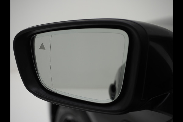 BMW 5 Serie Touring 520e | Panoramadak | LED Grille | Trekhaak | Leder | HUD | 360 | Dodehoek | Sfeerlicht | Memory | Carplay