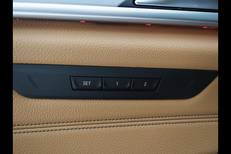 BMW 5 Serie Touring 520e | Panoramadak | LED Grille | Trekhaak | Leder | HUD | 360 | Dodehoek | Sfeerlicht | Memory | Carplay